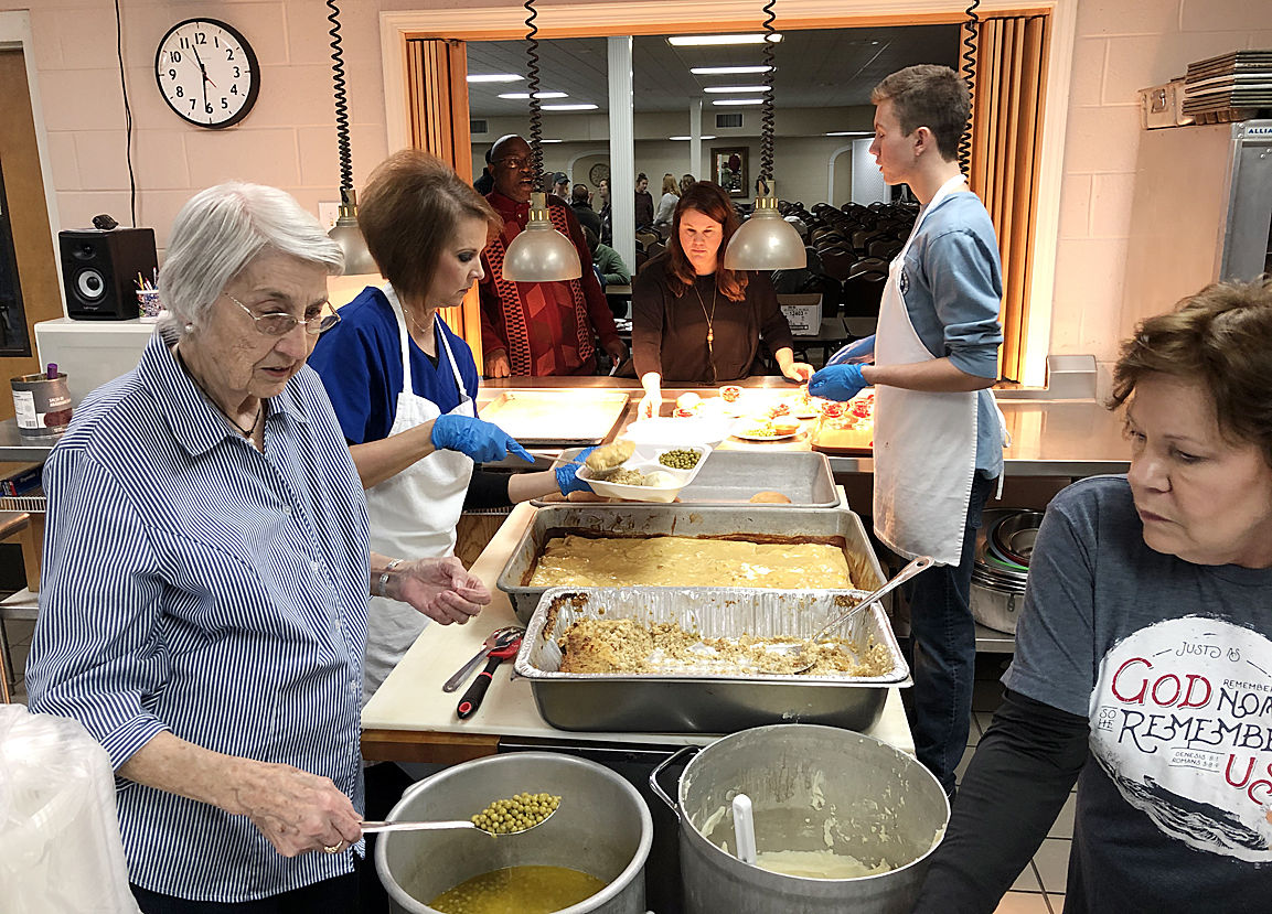 PARIS TN: Giving thanks together